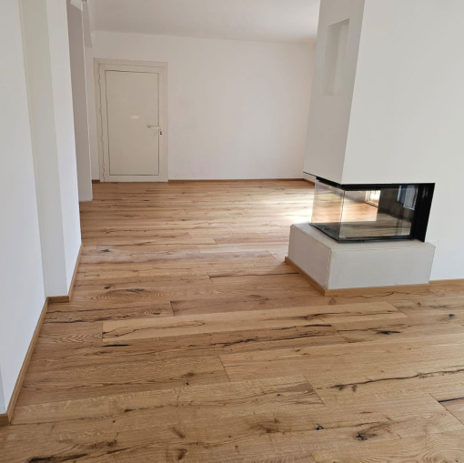 parquet rovere naturale con spaccature nere maxiplancia 02