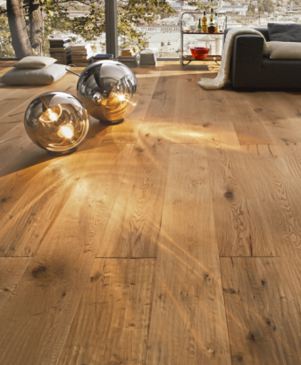 parquet rovere naturale piallato con spaccature in tonalita maxiplancia 01