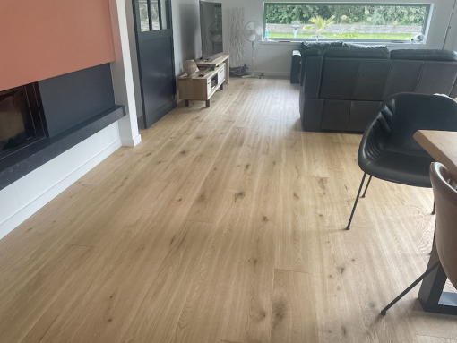 parquet rovere naturale piallato con spaccature in tonalita maxiplancia 07