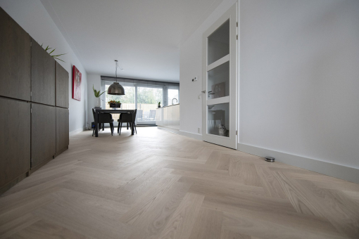 parquet rovere spina italiana naturalizzata con nodi 05