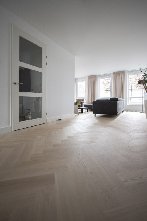 parquet rovere spina italiana naturalizzata con nodi 06