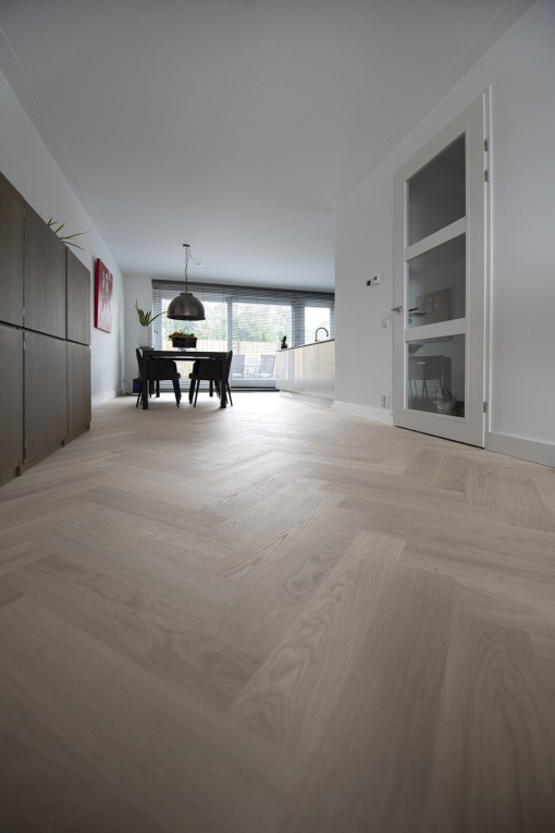 parquet rovere spina italiana naturalizzata con nodi 07