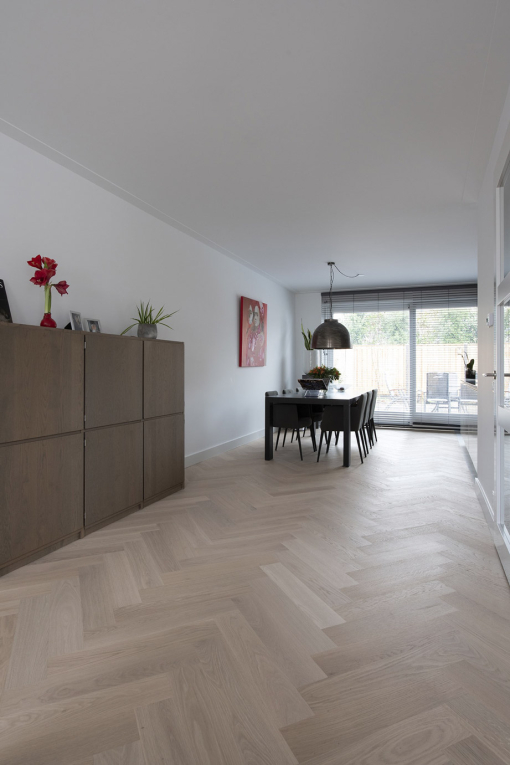 parquet rovere spina italiana naturalizzata con nodi 10